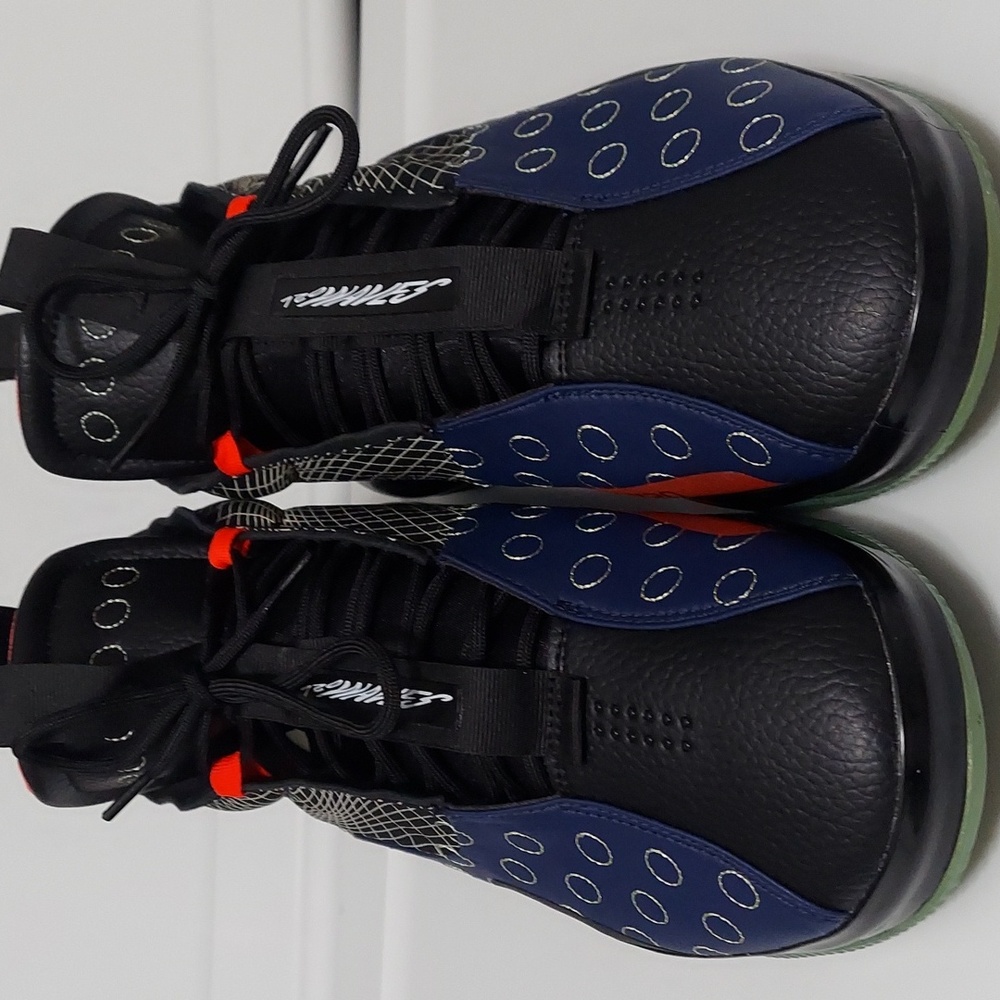 Like new only wore once to a clean event inside